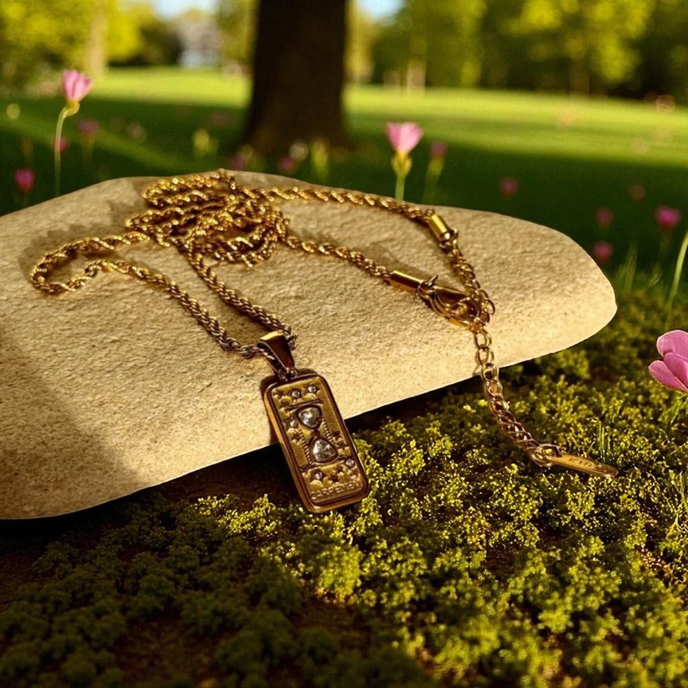 18k Gold Plated Carpe Diem hourglass card shaped pendant necklace. New. - Picture 7 of 14